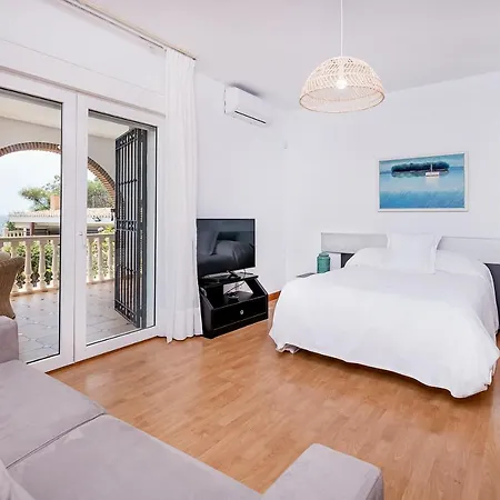 Bhost - Sunrise Benalmádena